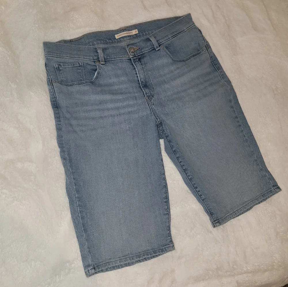 Levis levi jean
